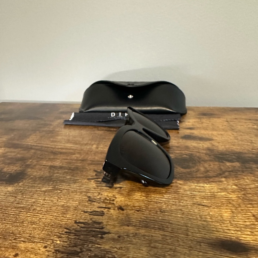 Diff Eyewear Black Sunglasses with Case - Picture 5 of 12